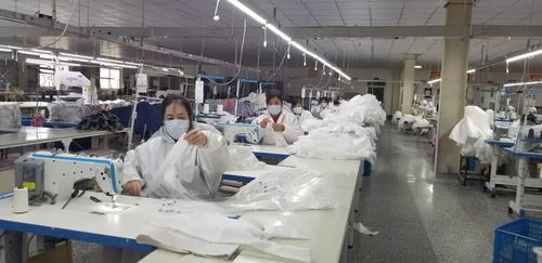 我市首家防护服生产企业开足马力，隔离衣生产能力获工业工程专家加持